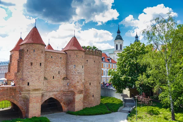 Barbican Festung im historischen Zentrum von Warschau. Polen — Stockfoto