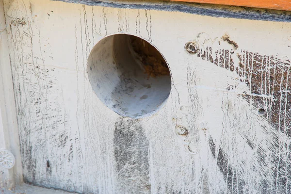 Beton Foundation'da bir elmas matkap ile delik delinir.