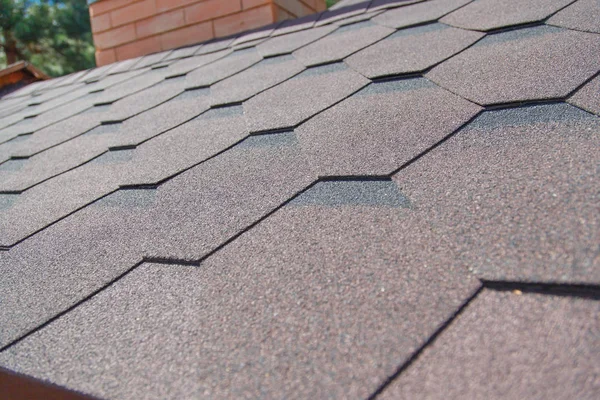 Soft tile roofing material on the living house. — Stock Photo, Image