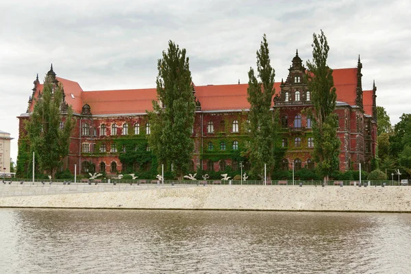 Setin nehrin üzerinde Wroclaw Ulusal Müzesi