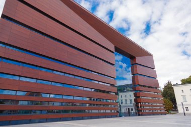 Wroclaw Filarmoni Salonu'nda. Ana girişi