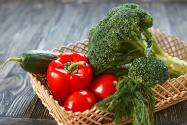 çiğ sebze çeşitli ile kompozisyon. Vejetaryen diyet