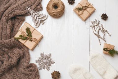 Noel ve yeni yıl konseptiyle Merkezi boşaltmak. Farklı dekorasyon. Düz yatıyordu, en iyi görünümü