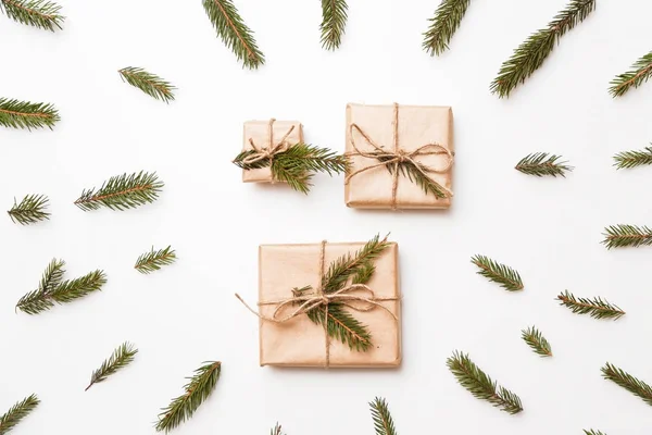 크리스마스 구성입니다. 크리스마스 선물, 단어 겨울 전나무 분기 했다. 평면 위치, 최고 보기 — 스톡 사진