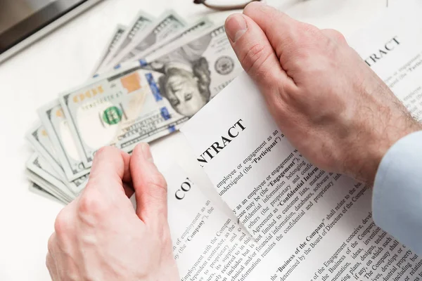 Hayal kırıklığına veya aldatılmış işadamı gözyaşları kadar bir sözleşme.