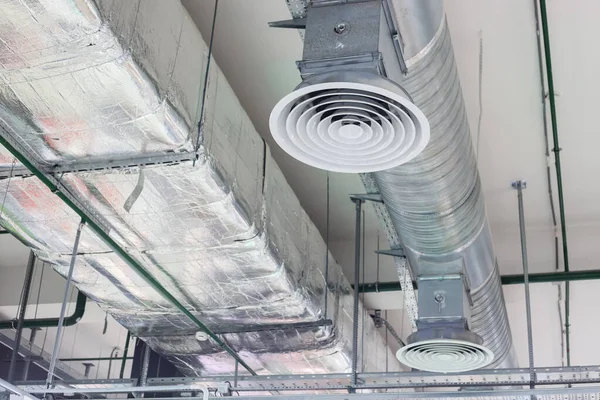 Ventilation and cooling ventilation system on the ceiling — Stock Photo, Image