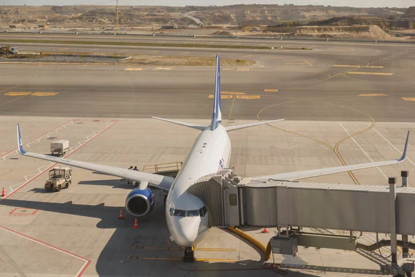 ISTANBUL, TURQUÍA - 16 de septiembre de 2019: Aviones de Turkish Airlines estacionados en el nuevo Aeropuerto Ataturk de Estambul — Foto de Stock