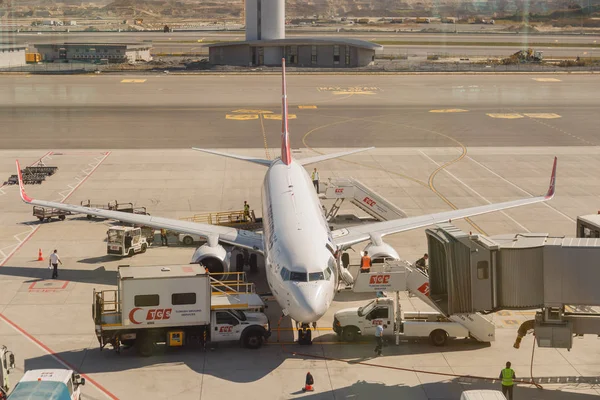 ISTANBUL, TURQUÍA - 16 de septiembre de 2019: Aviones de Turkish Airlines estacionados en el nuevo Aeropuerto Ataturk de Estambul — Foto de Stock