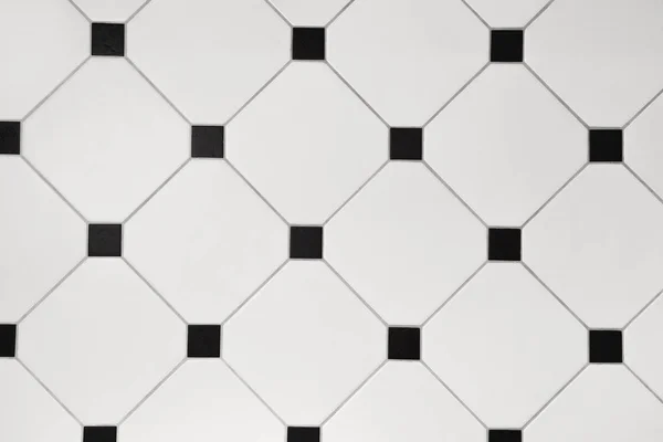 Octágono blanco cerámico con teselado negro azulejos fondo —  Fotos de Stock