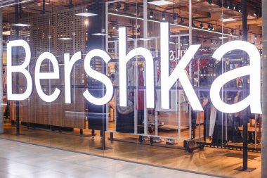 Minsk, Belarus - 16 Aralık 2019 Bershka Alışveriş Merkezi