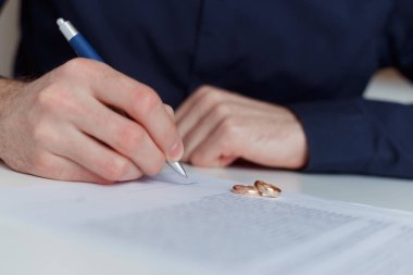 Boşanma anlaşması imzalayan tek koca..