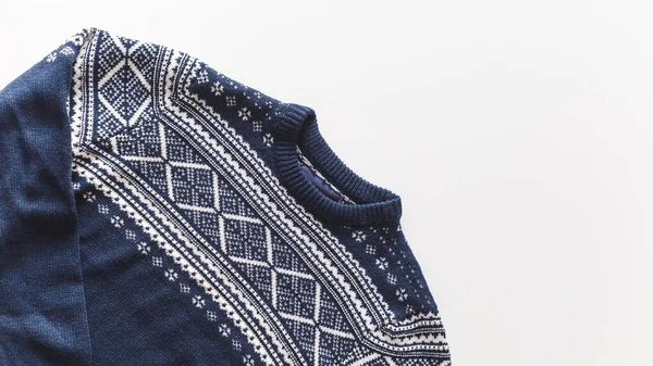 Wolle Mann Blauer Pullover Mit Weißem Muster Isoliert Auf Weißem — Stockfoto