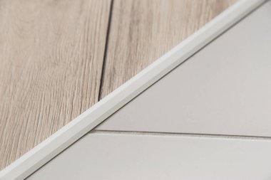 Alüminyum platform laminat ve fayans zemin eklemleri, zemin konnektörü, dekoratif şerit veya pervazlar için