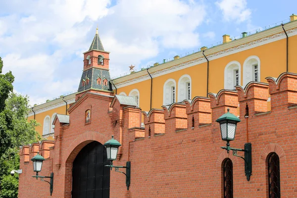 Kızıl Meydan Moskova'da duvarına