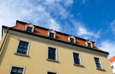 Eski bir evin cephesi 