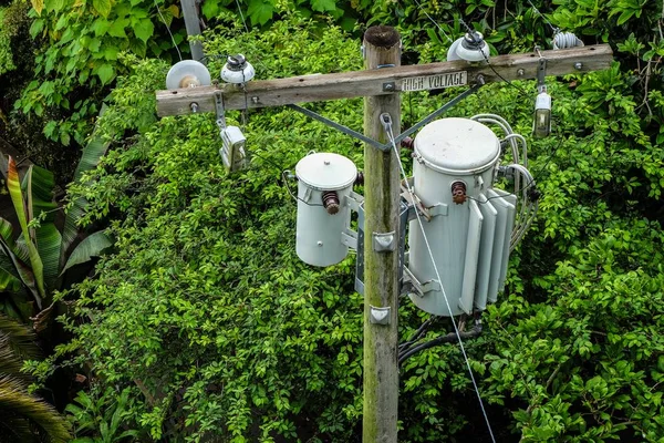 Elektrik yarar direkleri 