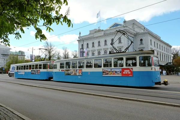 Modrá starý elektrický vlak — Stock fotografie