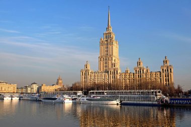 Stalin gökdelen - Radisson Hotel