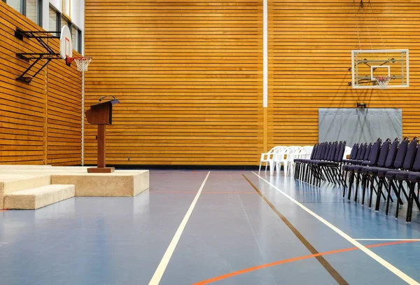 Spor salonu koltuklarda