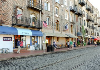 Savannah, Georgia Bar ve restoranlar River Sokağı.