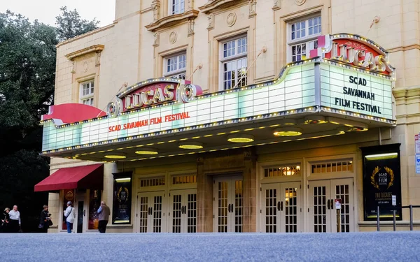 El Teatro Lucas en el histórico distrito céntrico de Savannah, Georgia . —  Fotos de Stock