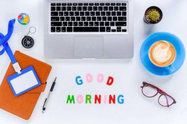 Günaydın. Düz yatıyordu, en iyi görünümü ofis Resepsiyon Masası