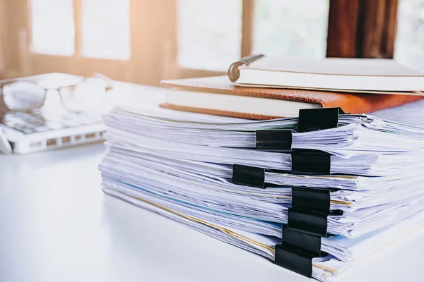 Pile de fichier de document pour le rapport entreprise — Photo