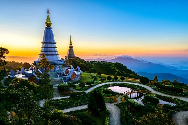 Landmark pagode in doi inthanon natie park — Stockfoto