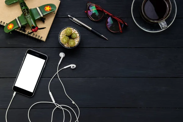 Office desk table with blank screen smart phone — Stock Photo, Image