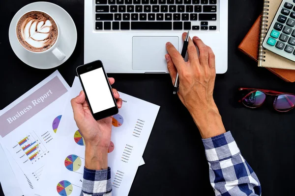 İşletme belgesi üzerinde ofis masaları