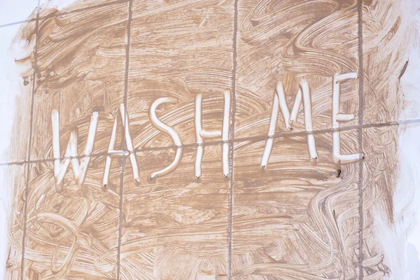 Está Escrito Parede Suja Banheiro Lavar Fundo Branco — Fotografia de Stock