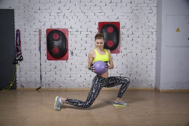 spor salonunda kadın