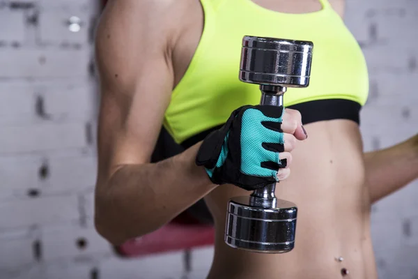 spor salonunda kadın