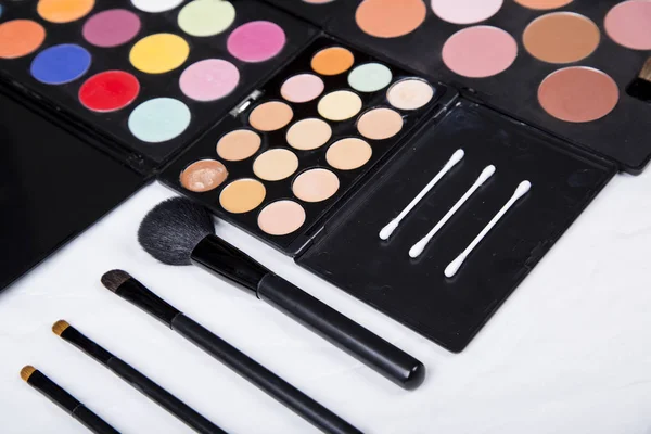 Colorful eyeshadow palette and blush for make-up closeup — Stock Photo, Image