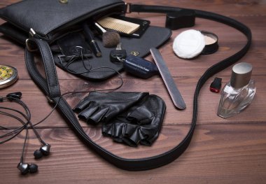 Temel moda kadın nesneler üzerinde ahşap arka plan