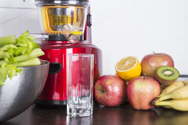 Juicing fresh beautiful bright vegetables and fruits — Stock Photo, Image