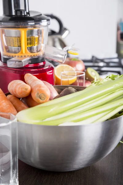 taze güzel parlak sebze ve meyveler Meyve suyu hazırlama
