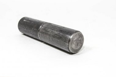 Kapatma menteşesi beyaz arkaplanda izole edildi