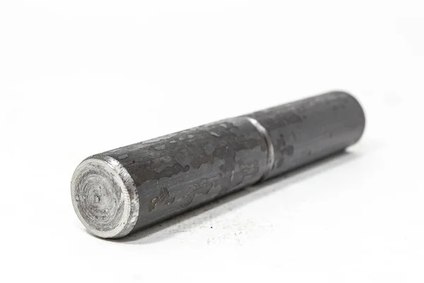 Kapatma menteşesi beyaz arkaplanda izole edildi