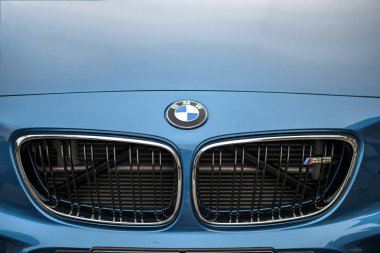 Torino, İtalya - 9 Haziran 2016 A Bmw M2 Turin açık hava araba göstermek ekran üzerinde