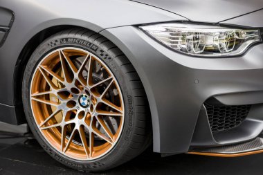 Torino, İtalya - 9 Haziran 2016 A gri Bmw M4 Gts Turin açık hava araba göstermek ekran üzerinde