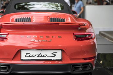 Torino, İtalya - 9 Haziran 2016 A Porsche 911 Turbo S Turin sergilenen açık hava araba gösterisi