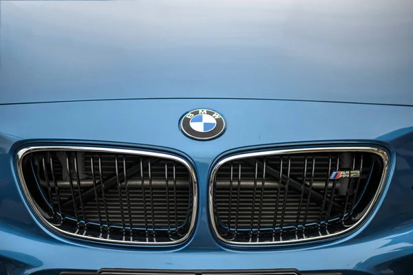 Torino, İtalya - 9 Haziran 2016 A Bmw M2 Turin açık hava araba göstermek ekran üzerinde