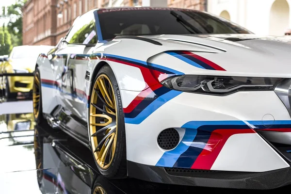 Torino, İtalya - 9 Haziran 2016 A Bmw 3.0 Cls Hommage R Turin açık hava araba göstermek ekran üzerinde renkli