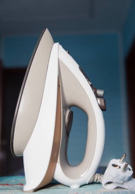 Demir Ütü Masası üzerinde kapat