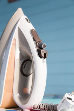 Demir Ütü Masası üzerinde kapat