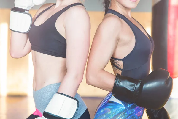 2 人のボクサーの女の子、トレーニング — ストック写真