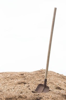 Eski kürek kum yığını