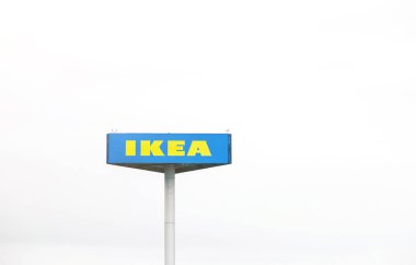 Ufa, Rusya 27 Jule: işaretçi IKEA mavi gökyüzü
