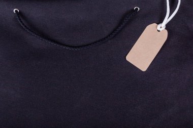 bir dize ile siyah bir çanta black Friday ve arka plan üzerinde yazıt için etiket